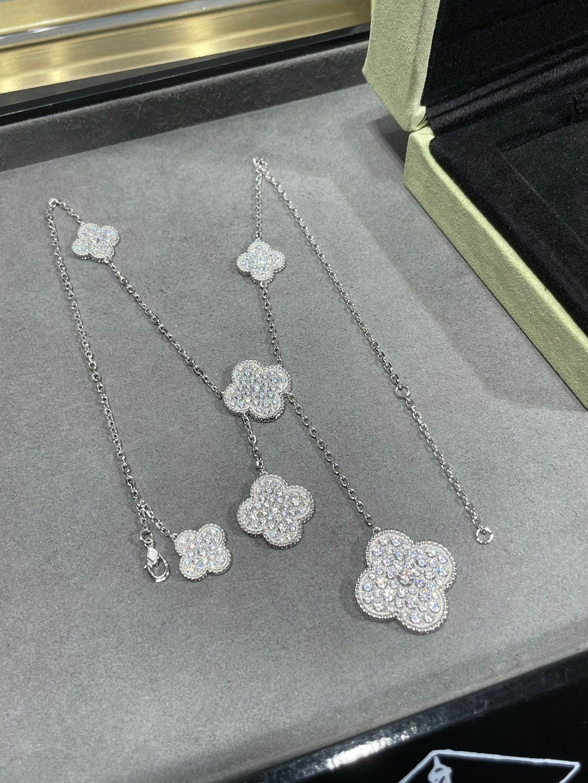 [Riva Jewelry ]CLOVER 6 MOTIF DIAMOND PAVED NECKLACE