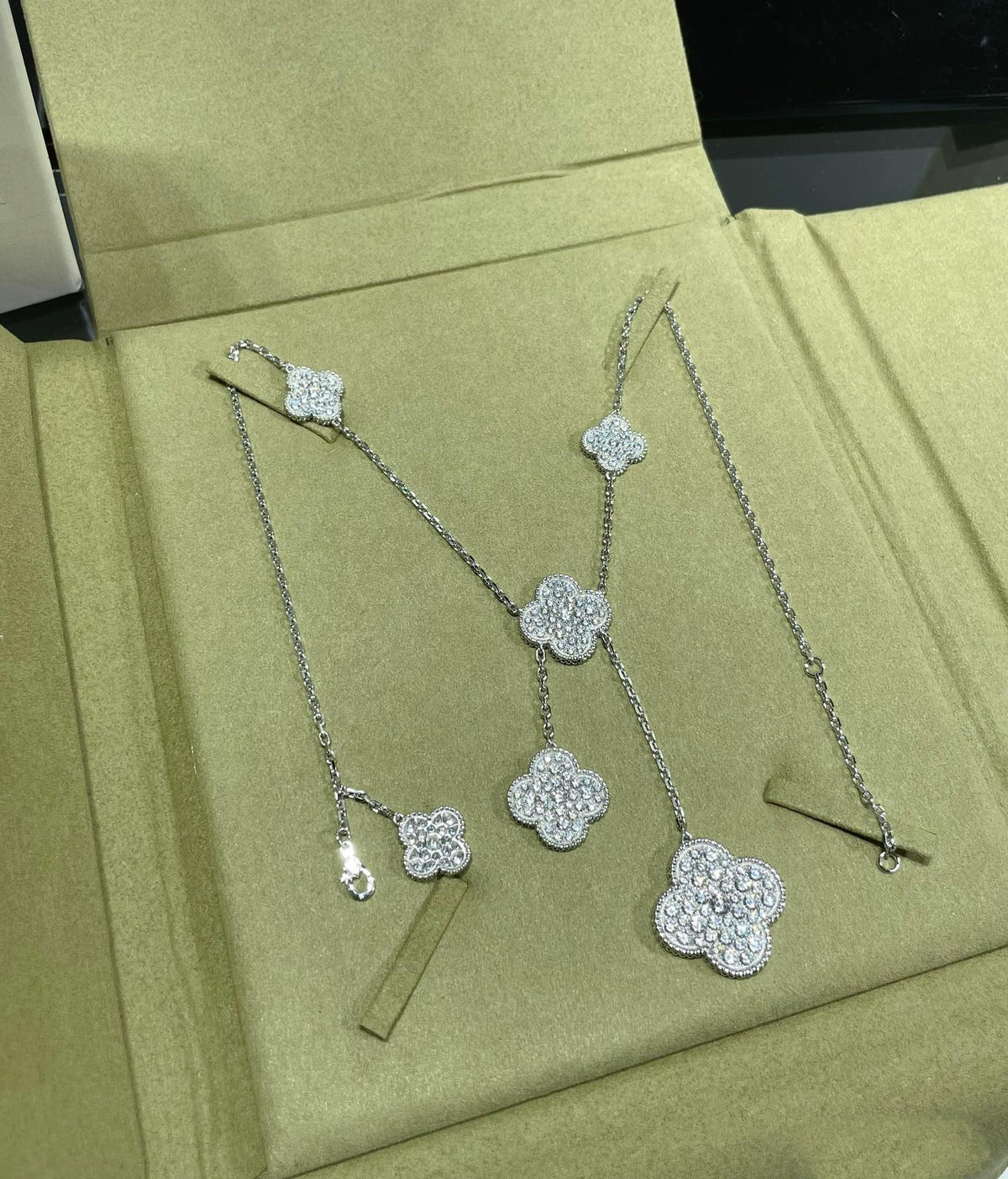 [Riva Jewelry ]CLOVER 6 MOTIF DIAMOND PAVED NECKLACE