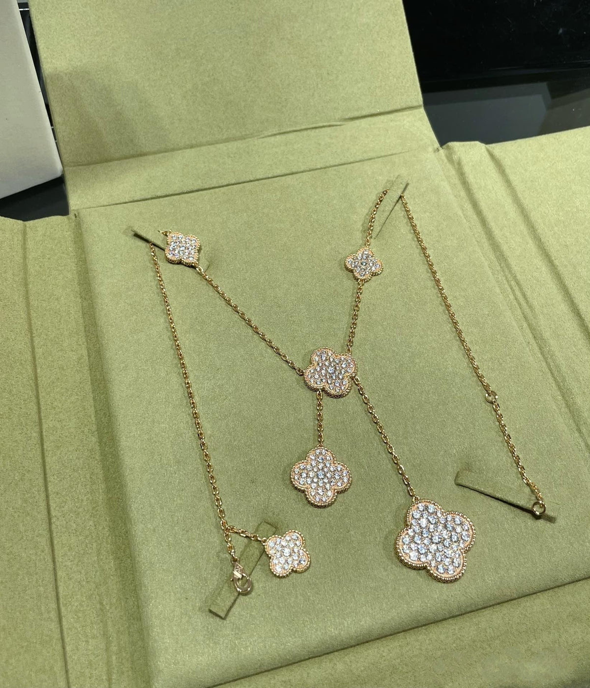 [Riva Jewelry ]CLOVER 6 MOTIF DIAMOND PAVED NECKLACE