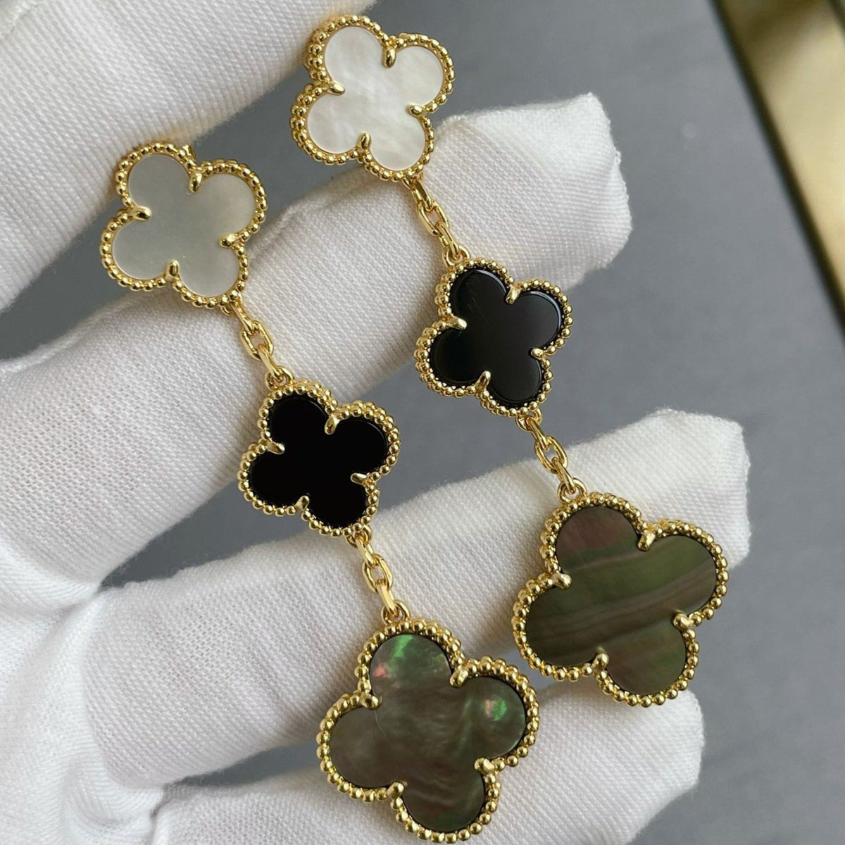 [Riva Jewelry ]CLOVER 3 MOTIF MOP ONYX DARK MOP PINK GOLD EARRINGS