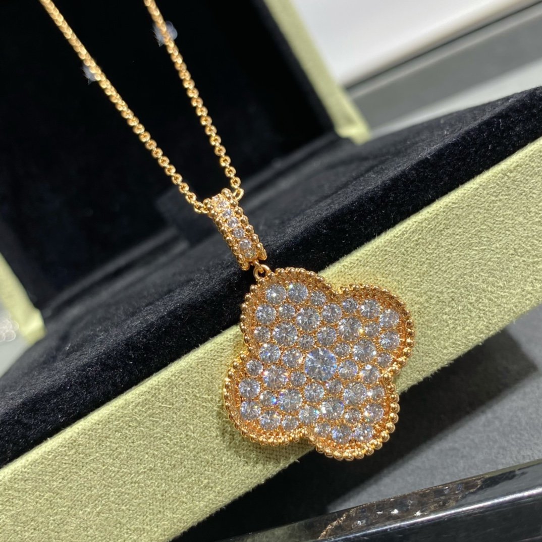 [Riva Jewelry ]CLOVER 25MM LARGE PEDANT DIAMOND PAVED LONG NECKLACE