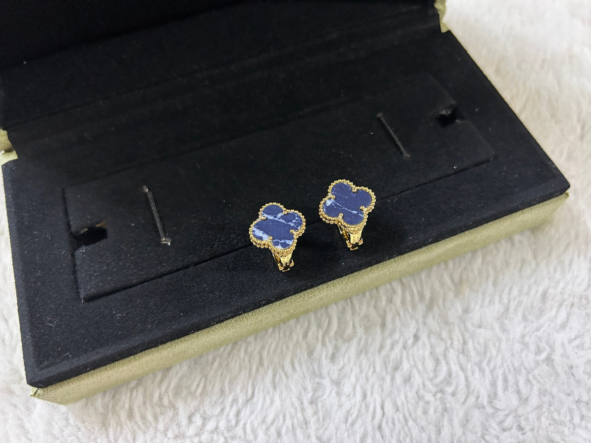 [Riva Jewelry ]CLOVER PIETERSITE MEDIUM STUD EARRINGS