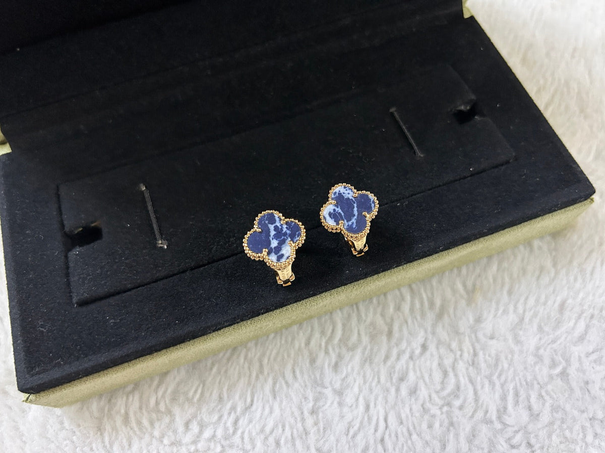 [Riva Jewelry ]CLOVER PIETERSITE MEDIUM STUD EARRINGS
