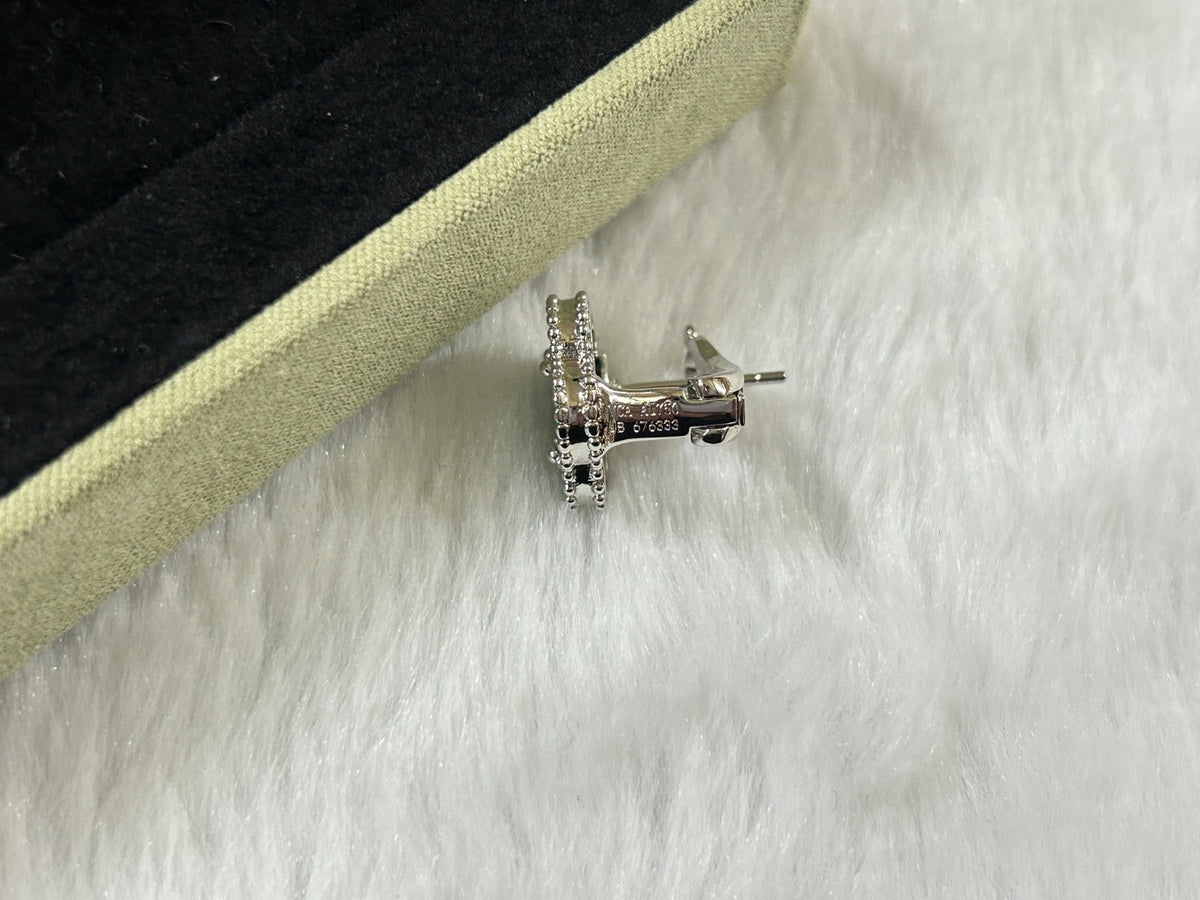 [Riva Jewelry ]CLOVER PIETERSITE MEDIUM STUD EARRINGS