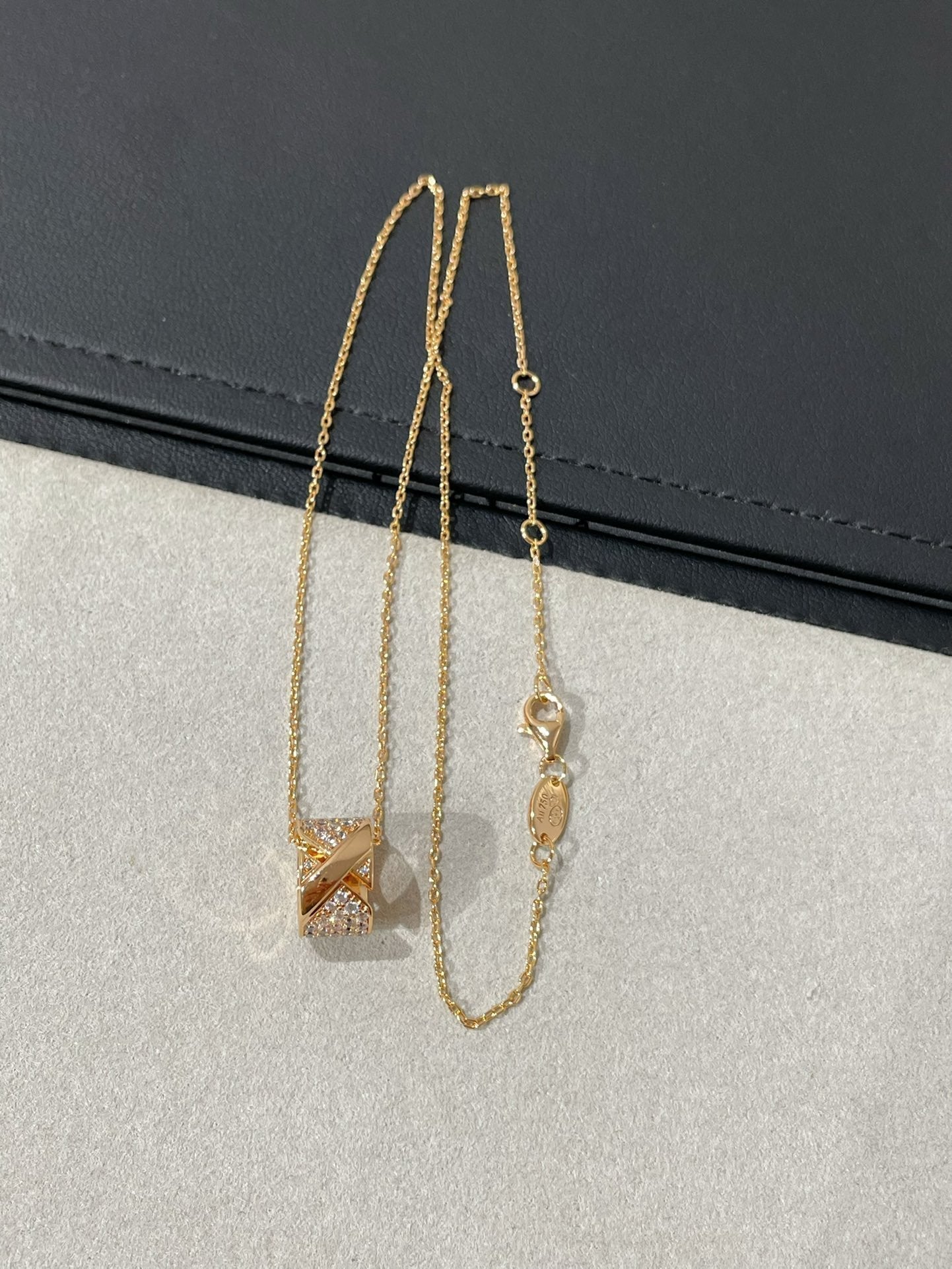 [Riva Jewelry]LIENS EVIDENCE DIAMOND PAVED HALSKETTE