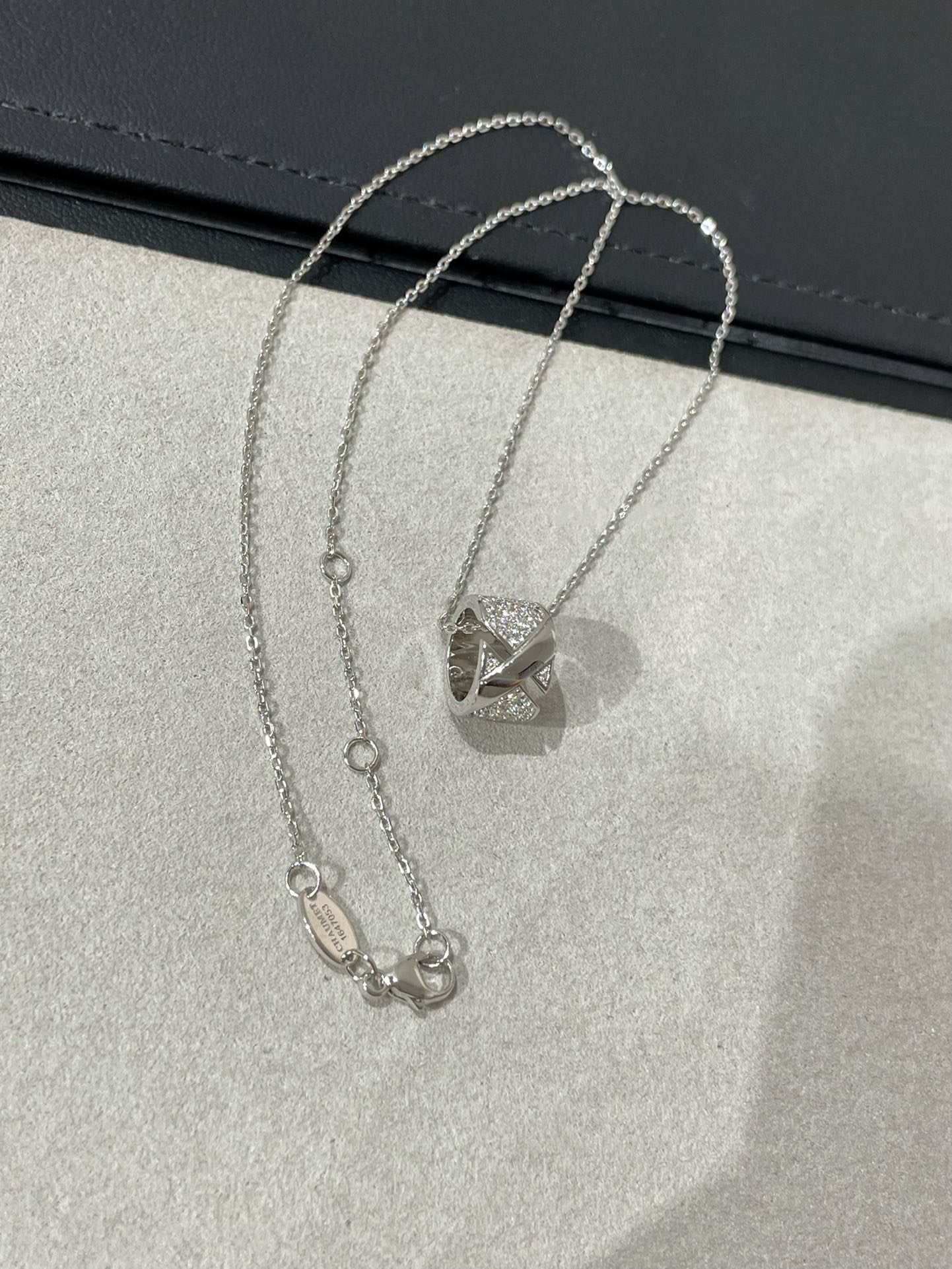 [Riva Jewelry]LIENS EVIDENCE DIAMOND PAVED HALSKETTE
