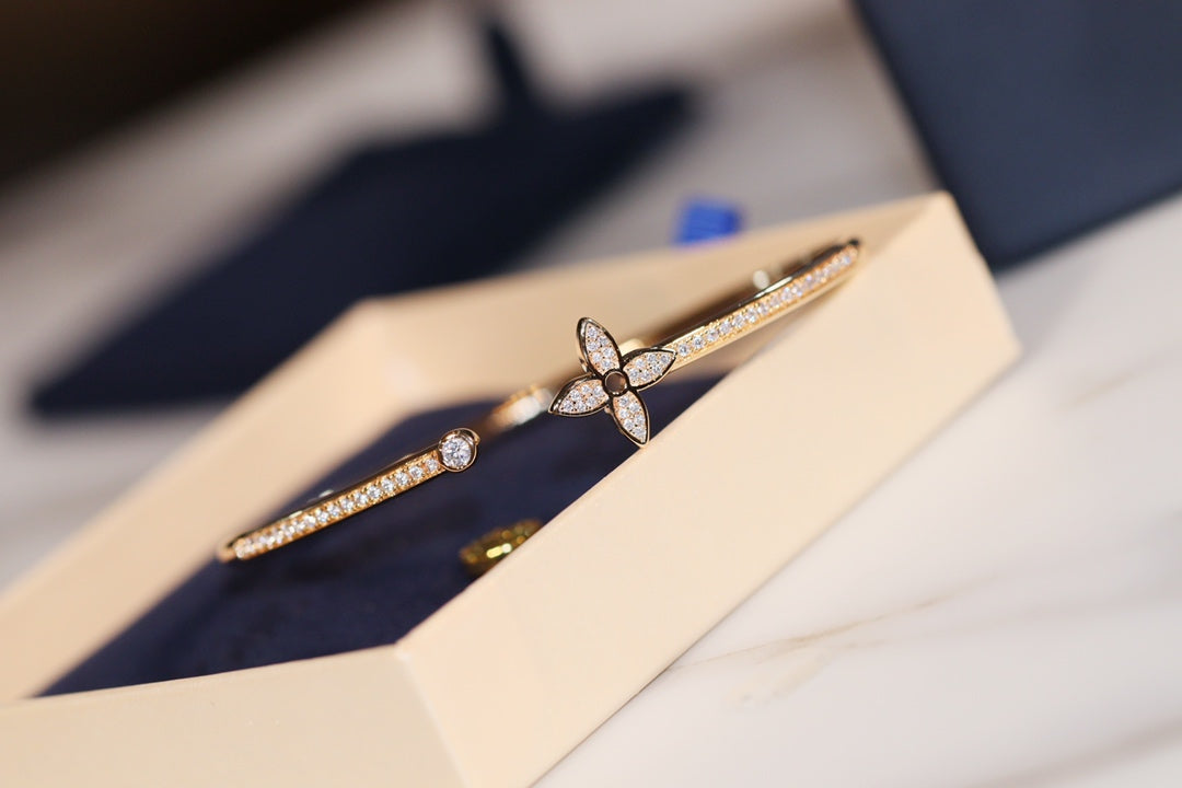 [Riva Jewelry ]IDYLLE GOLD OPEN BRACELET DIAMOND PAVED