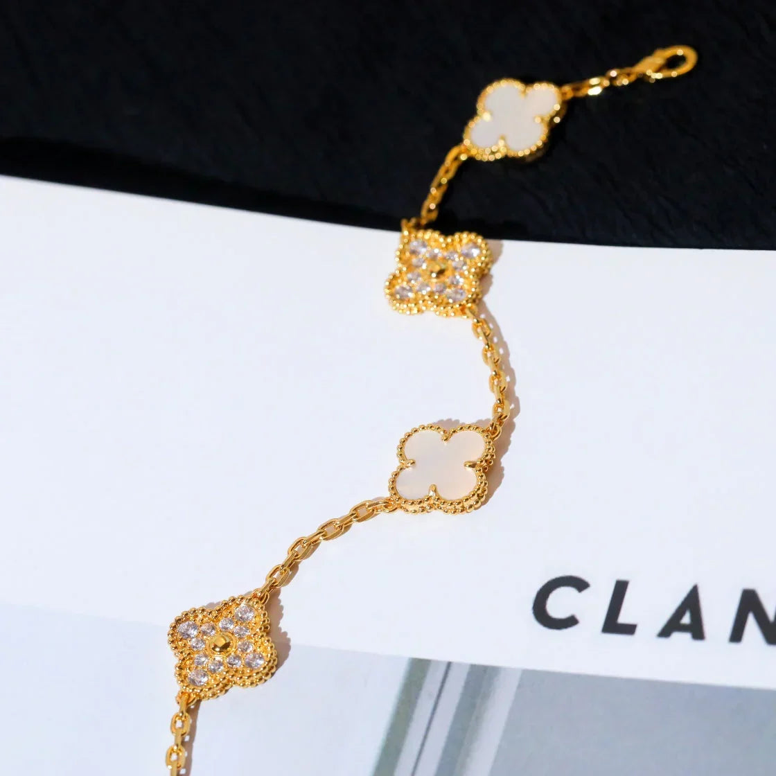 [Riva Jewelry]LUCKY CLOVER 5-MOTIF BRACELET - WHITE MOTHER-OF-PEARL COLLECTION