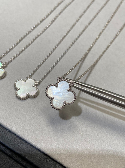 [Riva Jewelry ]CLOVER MEDIUM SILVER WHITE MOP NECKLACE