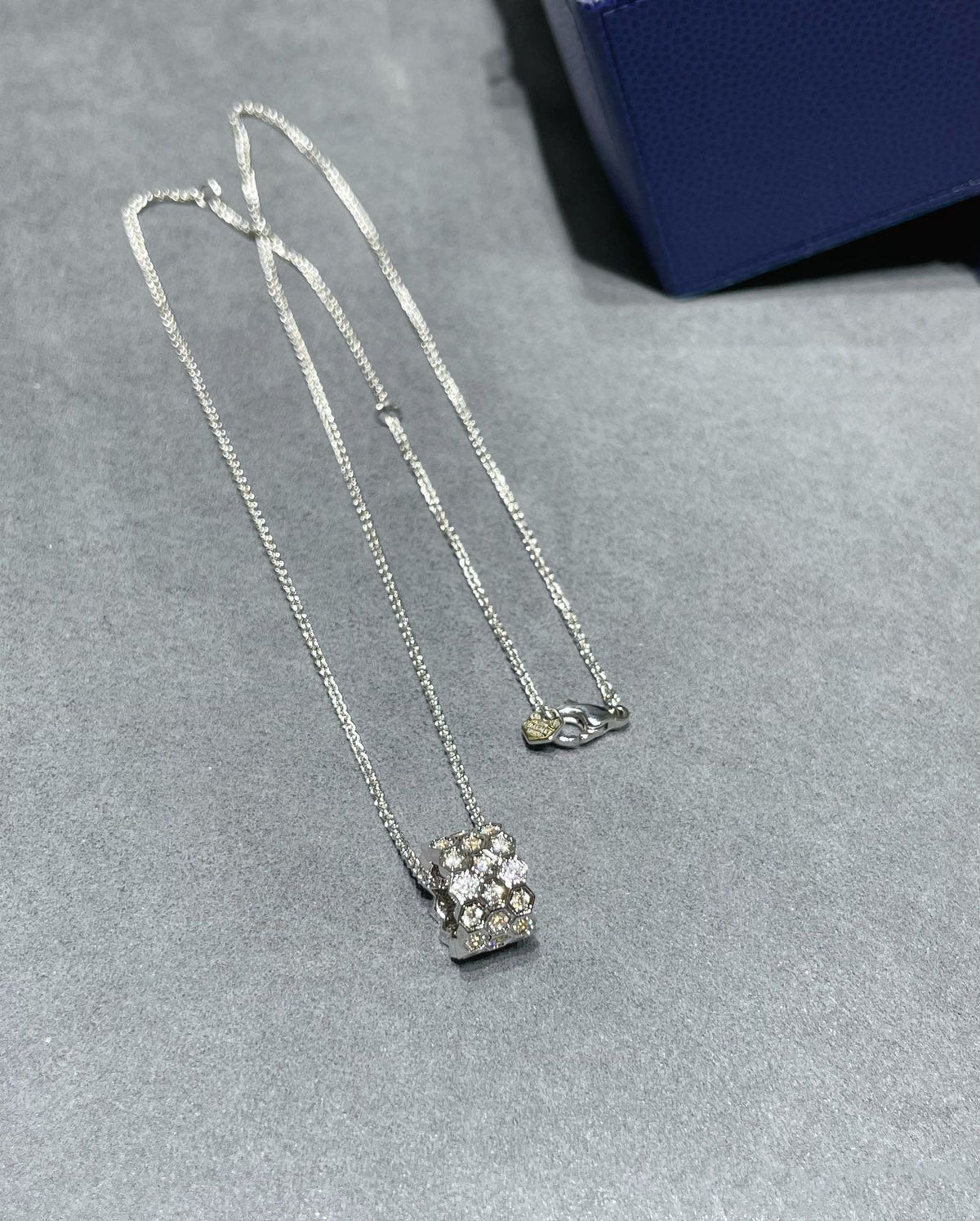 [Riva Jewelry ]BEE LOVE DIAMOND PAVED 3 ROW NECKLACE