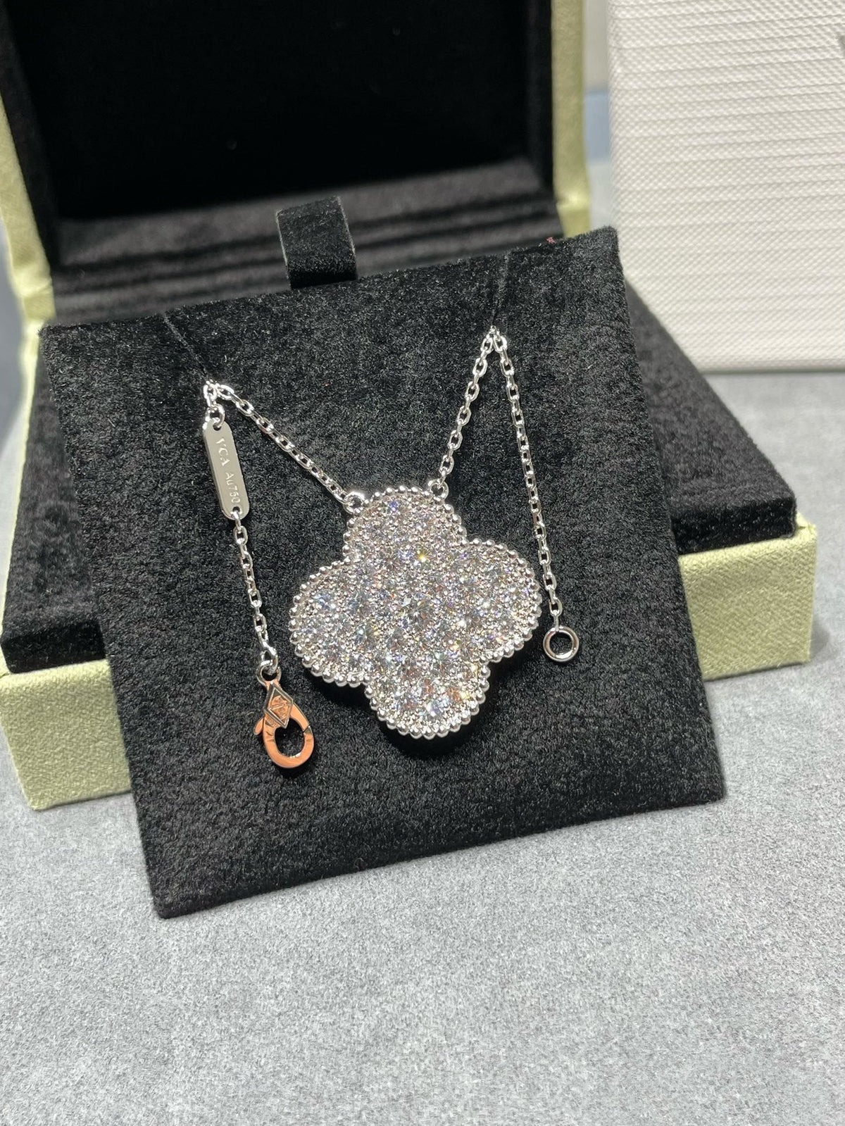 [Riva Jewelry ]CLOVER 25MM LARGE PENDANT DIAMOND PAVED SILVER NECKLACE
