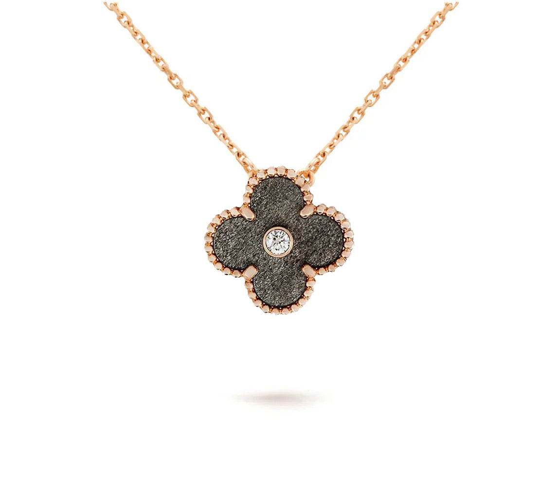 [Riva Jewelry]LIMITED EDITION CHRISTMAS CLOVER FLOWER NECKLACE - 15MM ANNUAL COLLECTIBLE PENDANT
