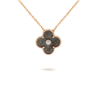 [Riva Jewelry]LIMITED EDITION CHRISTMAS CLOVER FLOWER NECKLACE - 15MM ANNUAL COLLECTIBLE PENDANT