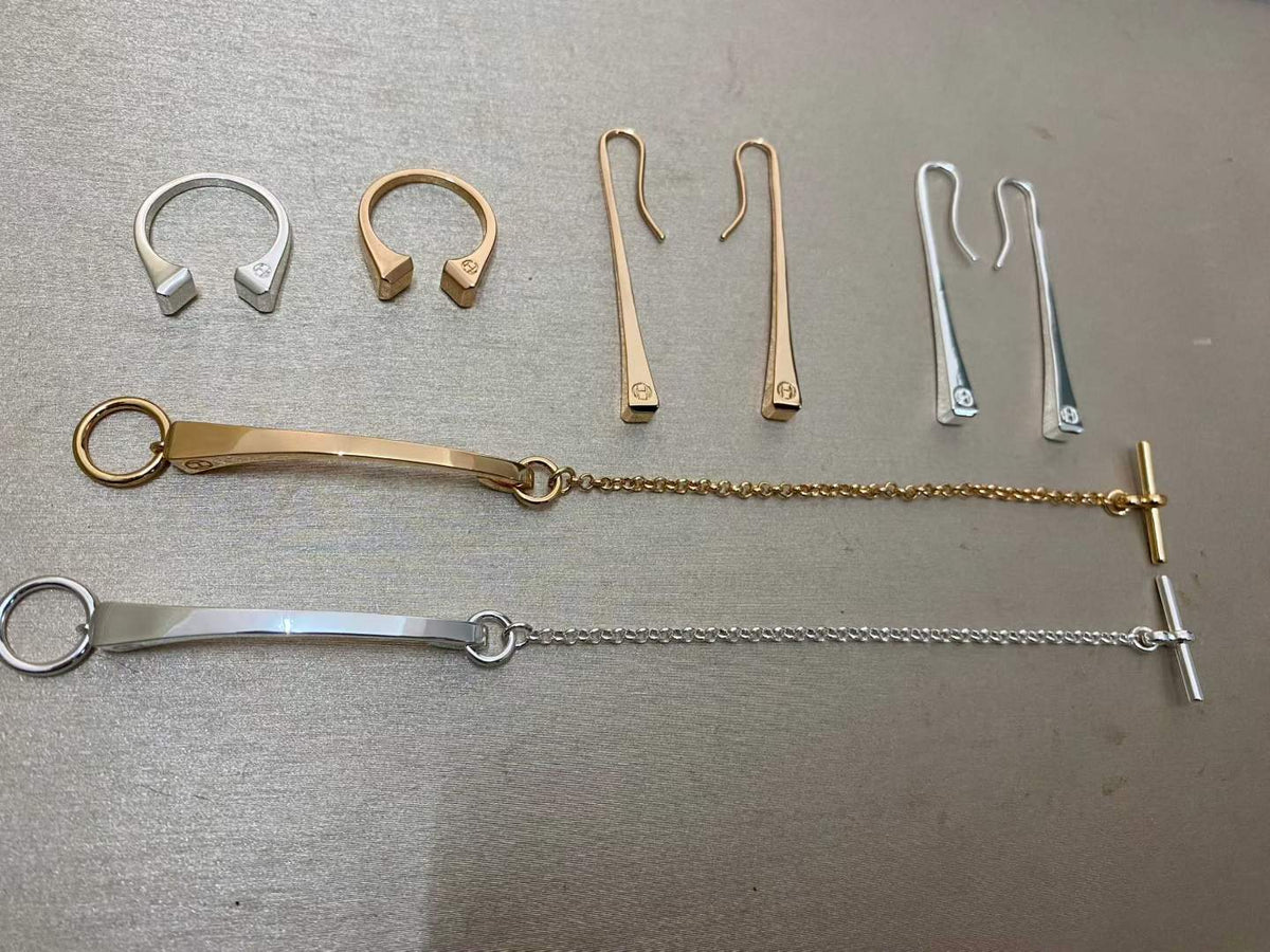 [Riva Jewelry]THE CONE RIVET RING IS OPEN AND ONE SIZE FITS ALL