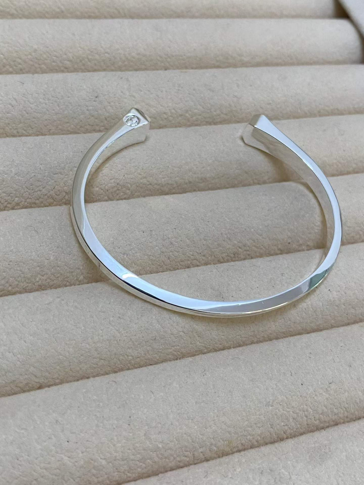 [Riva Jewelry]CLOU DE FORGE SQUARE CONE STUDS OPEN CUFF ONE SIZE