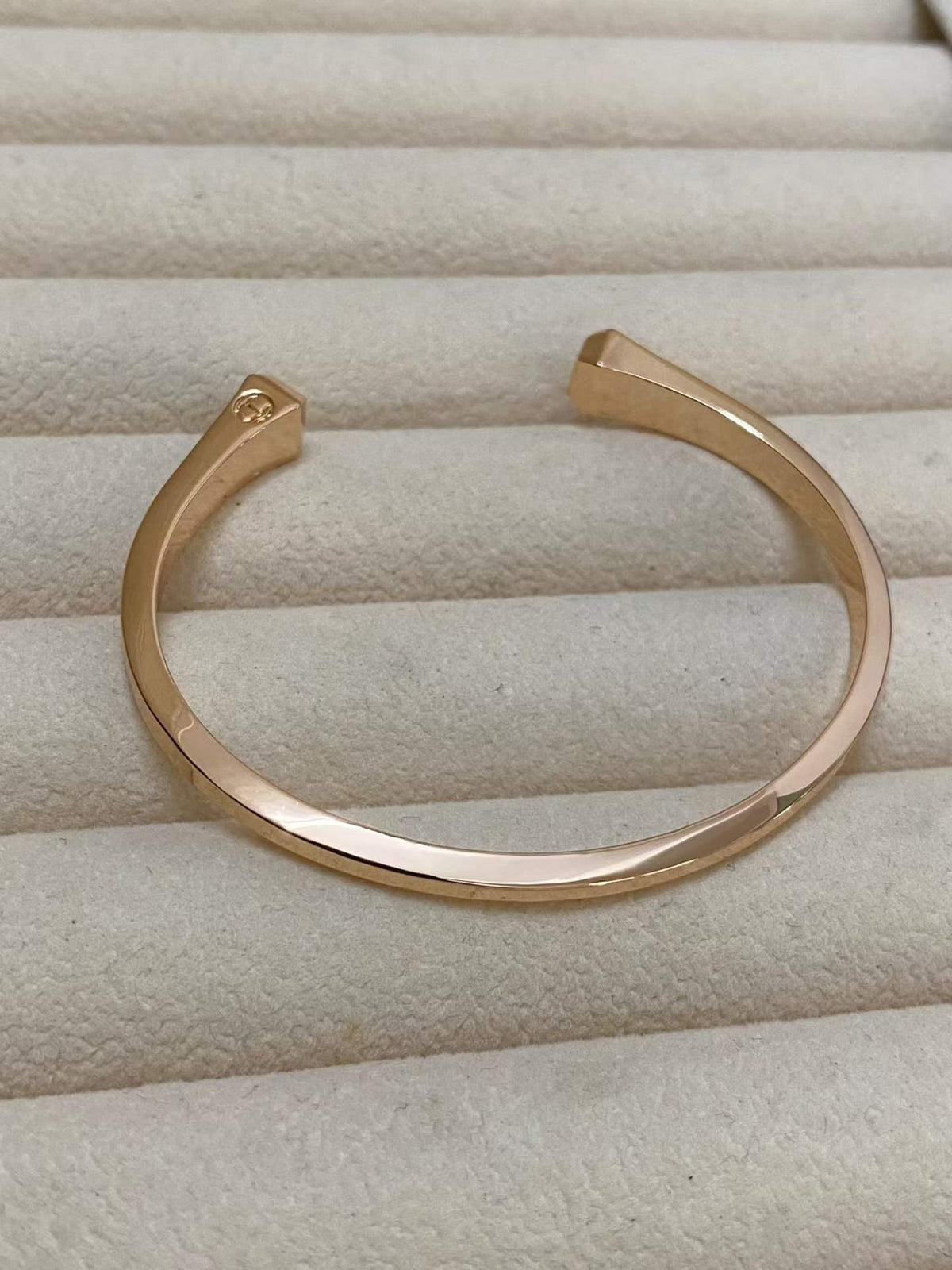[Riva Jewelry]CLOU DE FORGE SQUARE CONE STUDS OPEN CUFF ONE SIZE