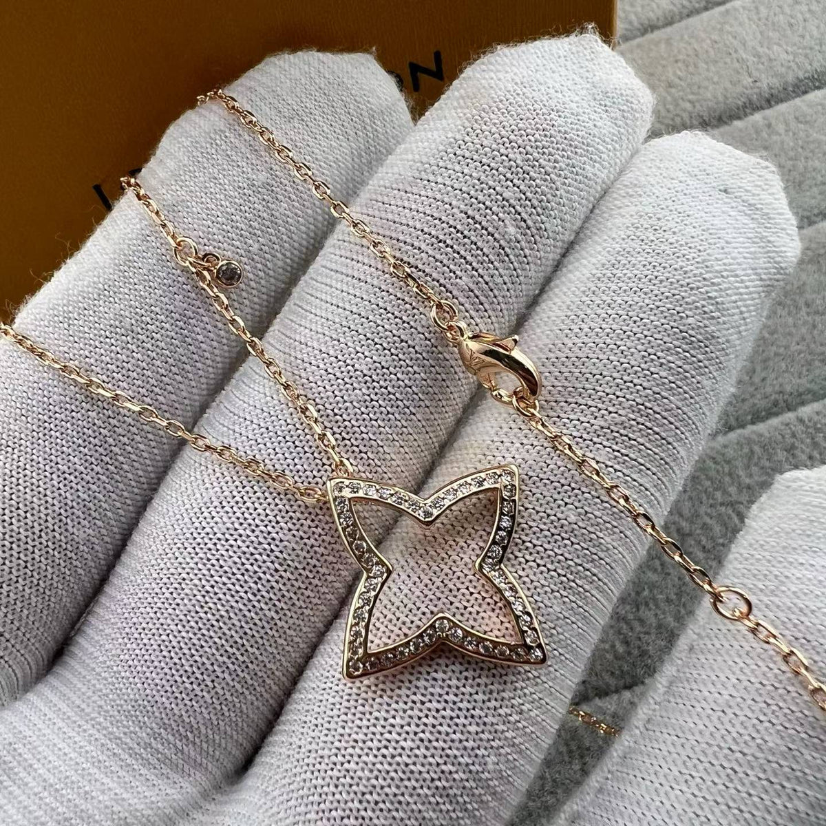 [Riva Jewelry]FOUR-LEAF CLOVER OPENWORK NECKLACE