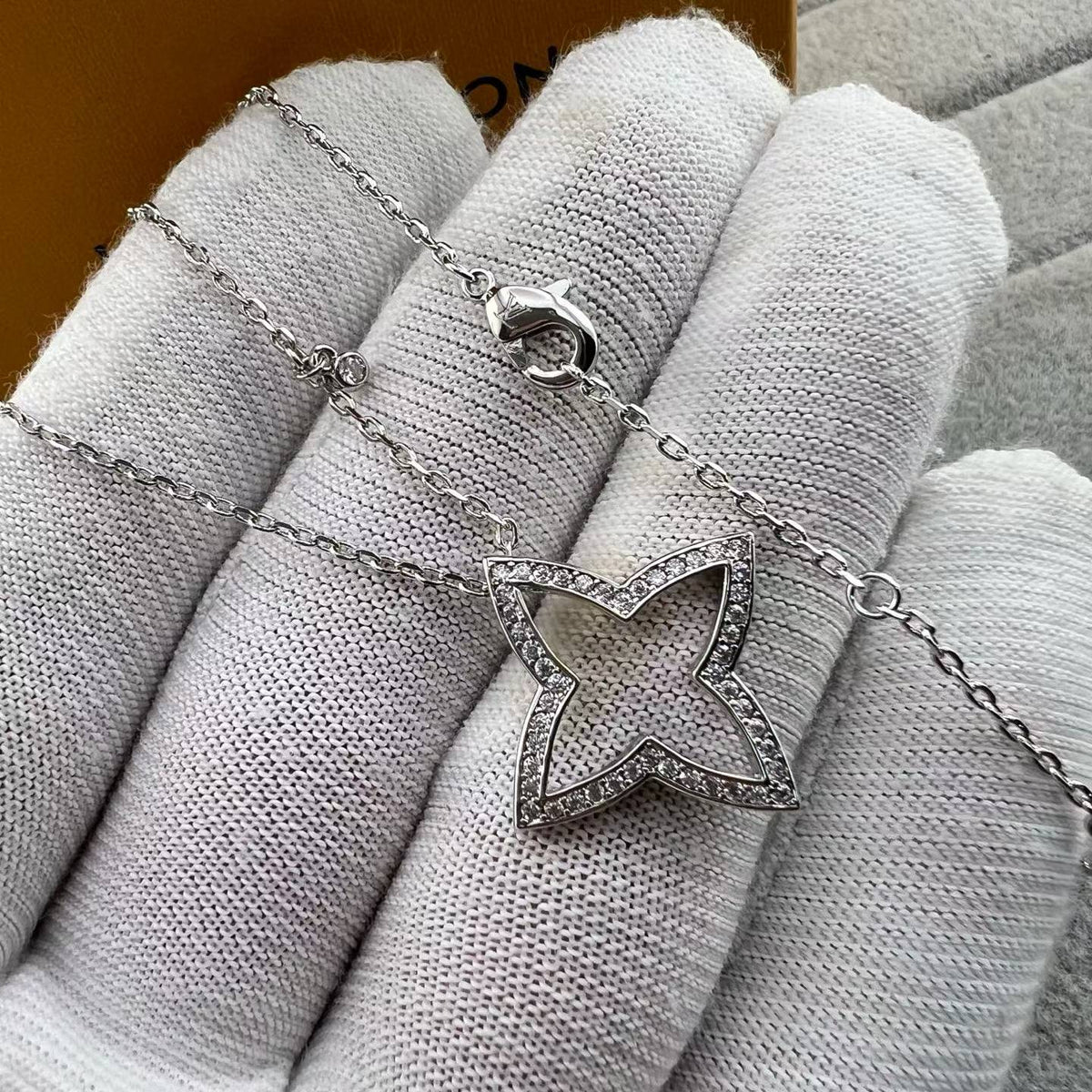[Riva Jewelry]FOUR-LEAF CLOVER OPENWORK NECKLACE