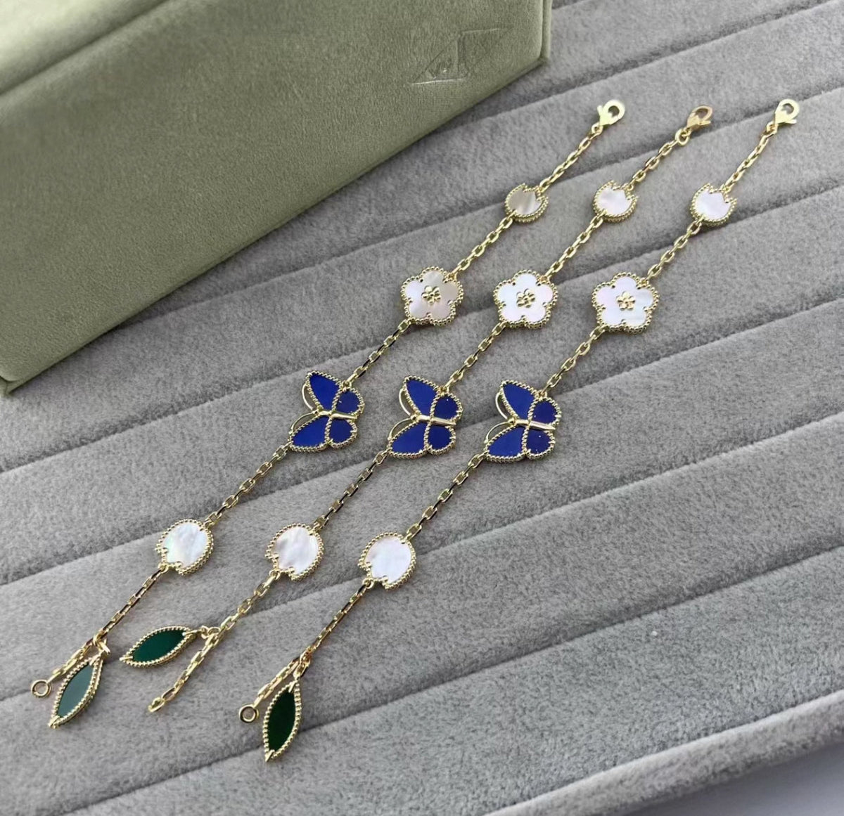 [Riva Jewelry ]LUCKY SPRING GOLD BLUESTONE WHITE MOTHER-OF-PEARL BRACELET