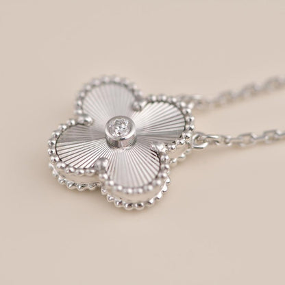 [Riva Jewelry ]CLOVER  15MM DIAMOND LASER NECKLACE SILVER