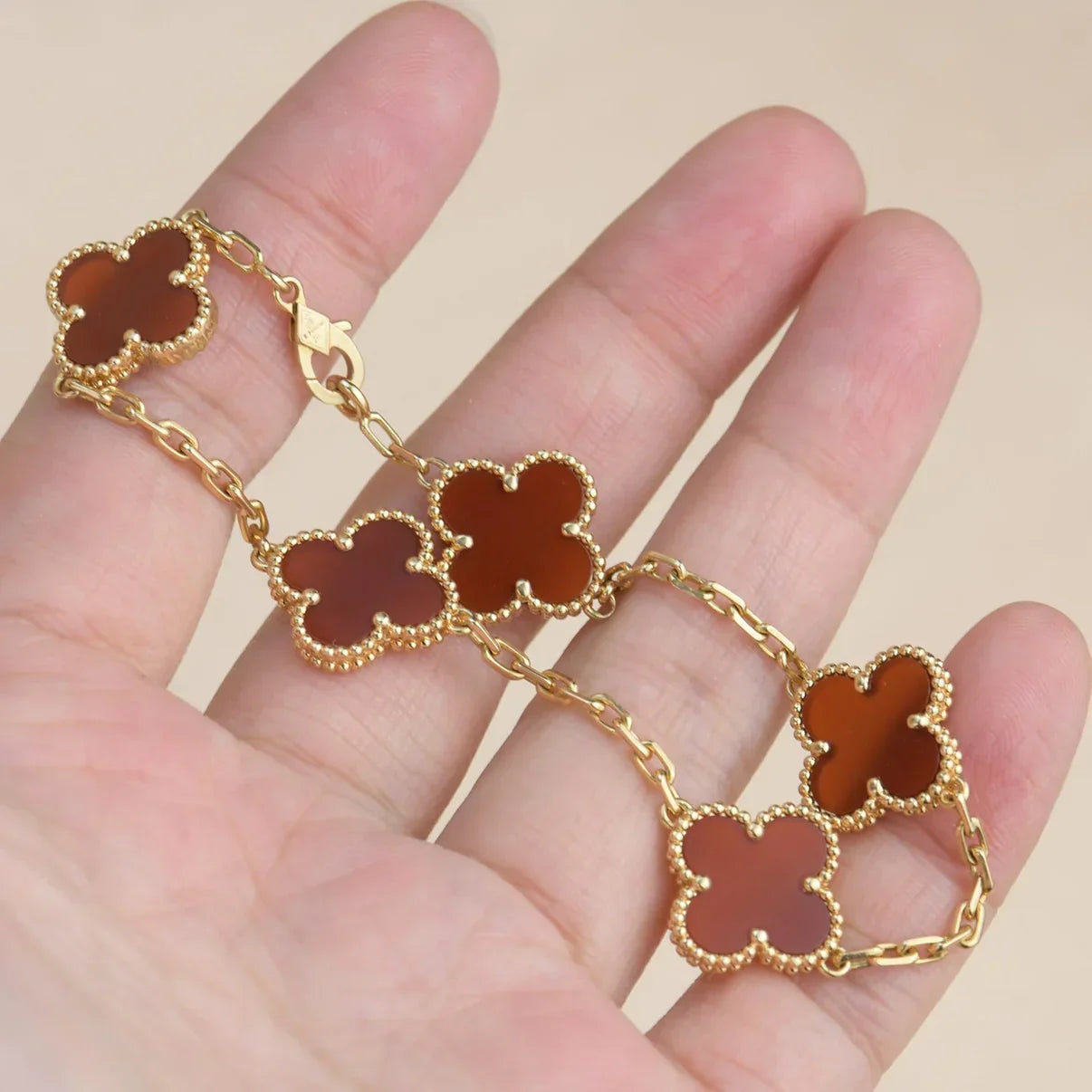 [Riva Jewelry]LUCKY CLOVER 5-MOTIV ARMBAND - RED CARNELIAN KOLLEKTION