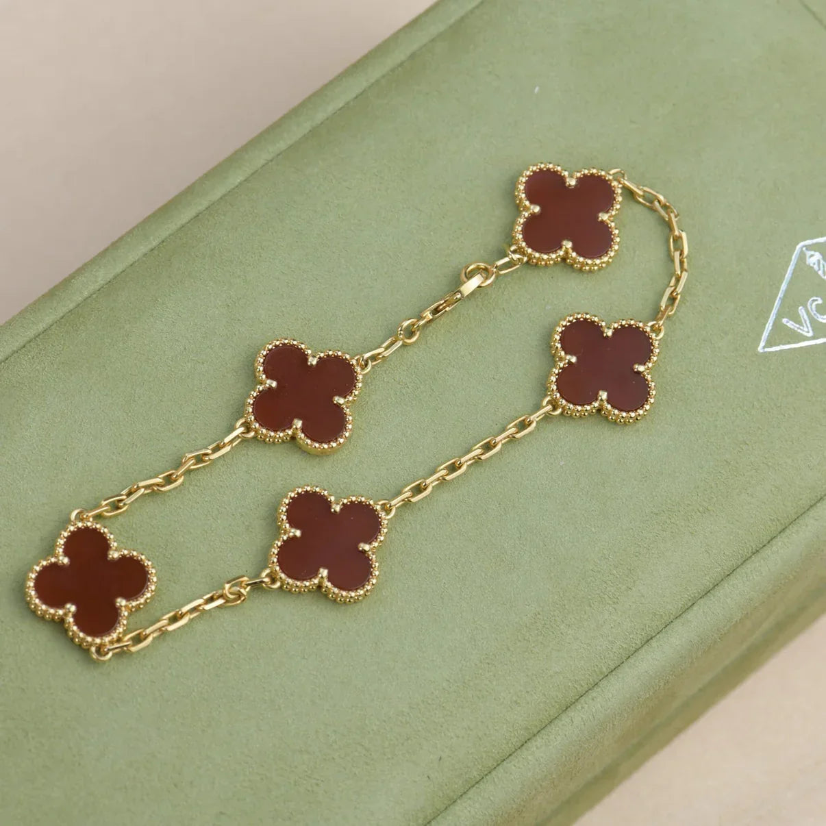 [Riva Jewelry]LUCKY CLOVER 5-MOTIV ARMBAND - RED CARNELIAN KOLLEKTION