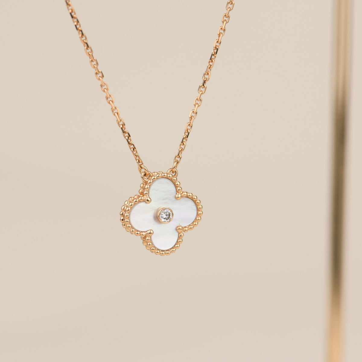 [Riva Jewelry ]CLOVER 15MM DIAMOND WHITE FRITILLARIA NECKLACE