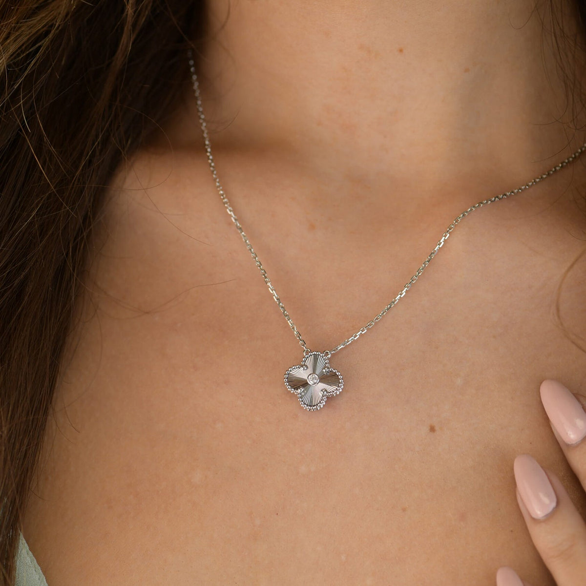 [Riva Jewelry ]CLOVER  15MM DIAMOND LASER NECKLACE SILVER