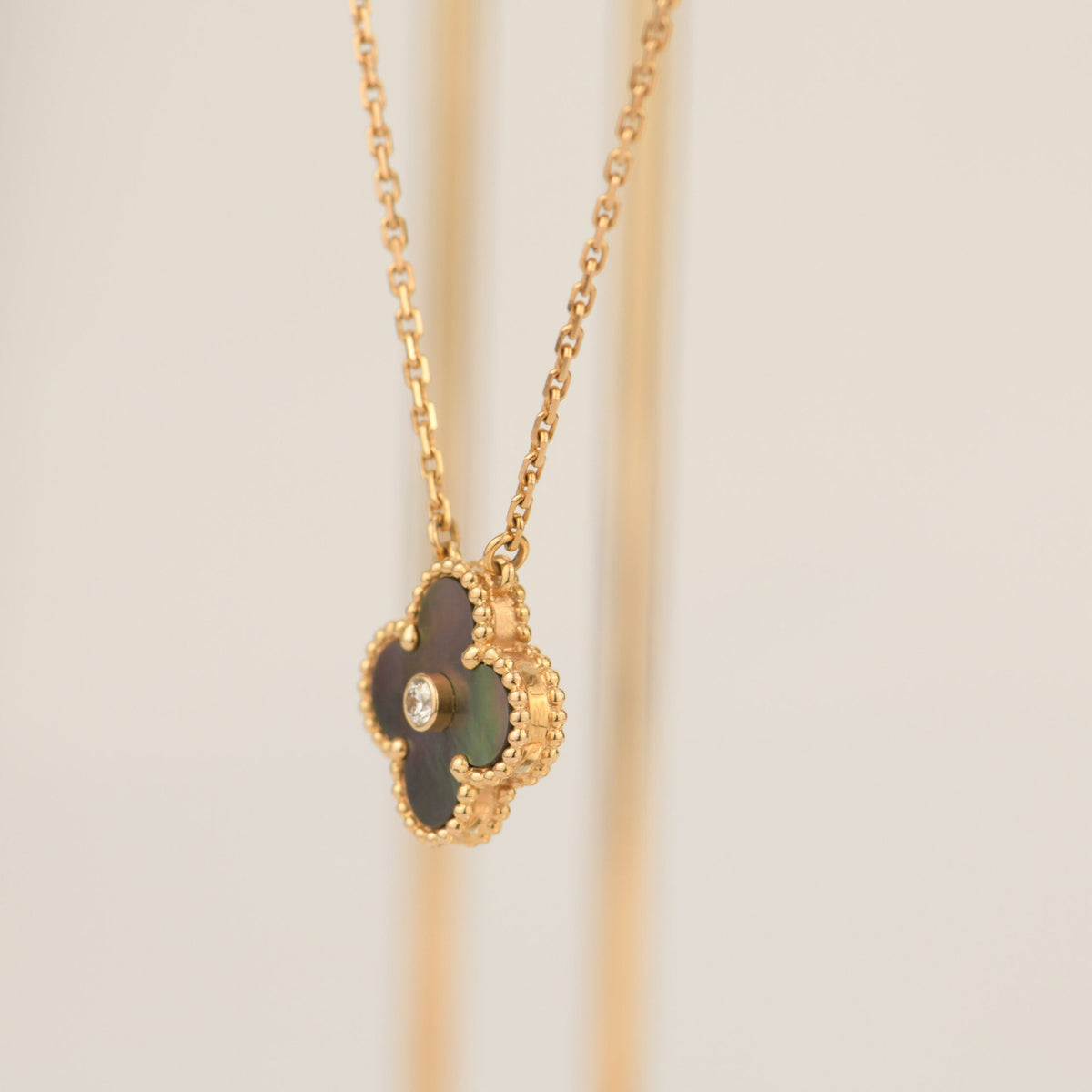 [Riva Jewelry ]CLOVER 15MM DIAMOND AND MOTHER-OF-GREY NECKLACE
