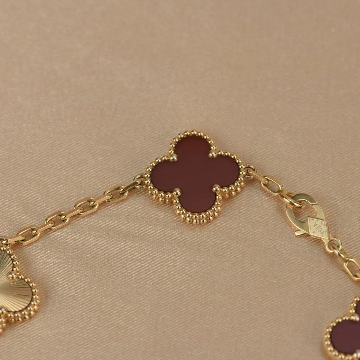 [Riva Jewelry ] CLOVER 5 MOTIF RED CORNELIAN BRACELET COLLECTION