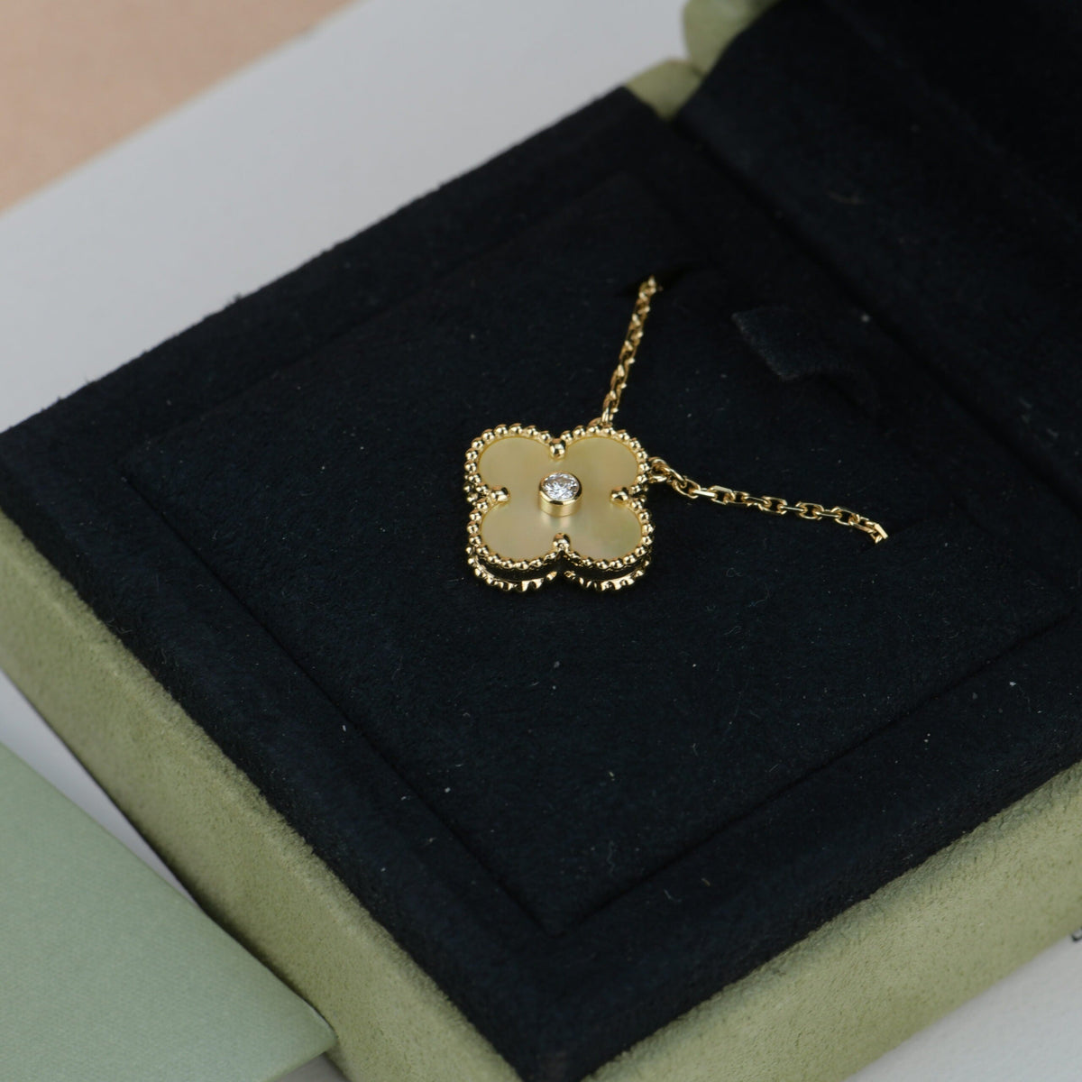 [Riva Jewelry ]CLOVER 15MM DIAMOND GOLD MOTHER OF PEARL NECKLACE
