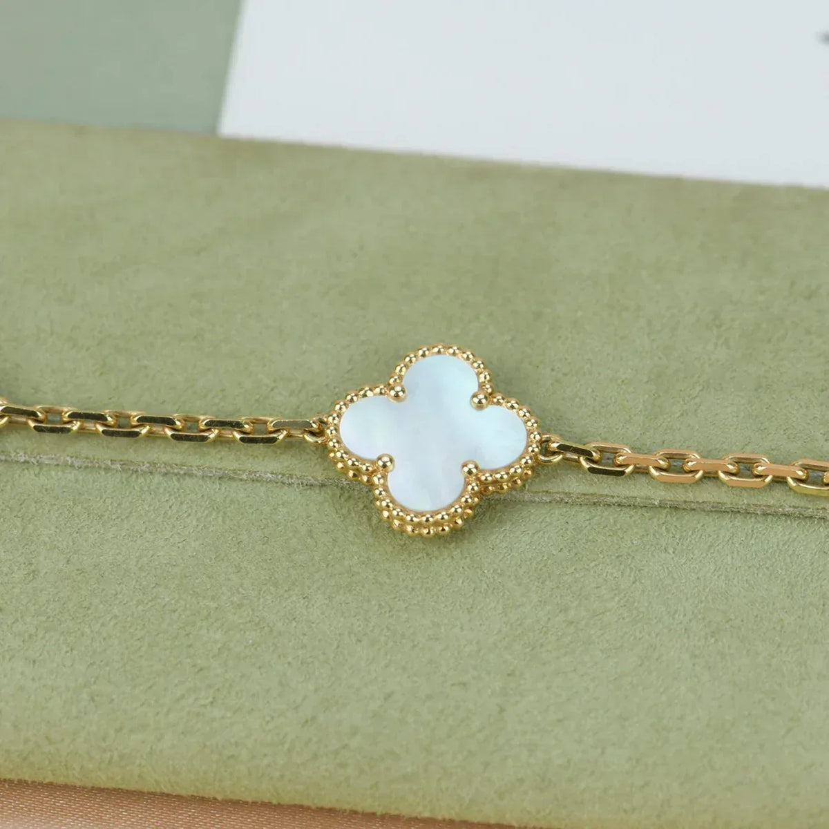 [Riva Jewelry ]CLOVER WHITE PEARL MOP 5 MOTIF BRACELET COLLECTION