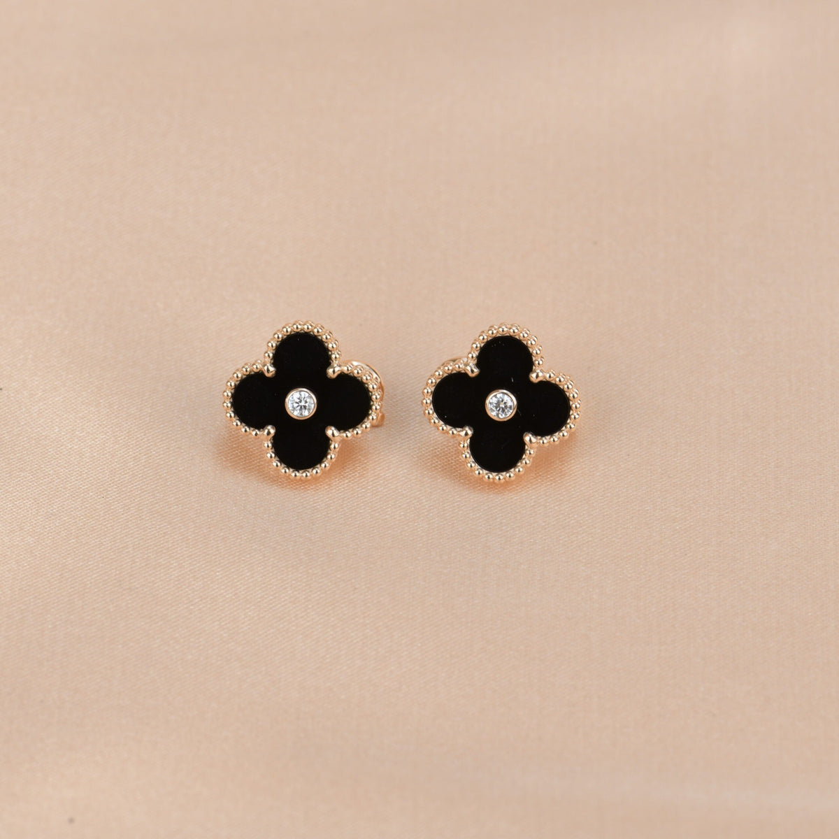 [Riva Jewelry ]CLOVER MEDIUM 1 MOTIFS ONYX DIAMOND EARRINGS