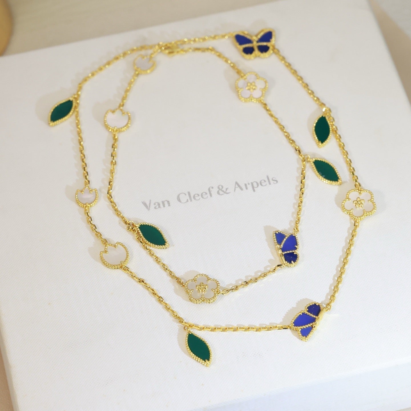 [Riva Jewelry]LUCKY SPRING SCHMETTERLING & BLUMEN STATEMENT-HALSKETTE - 15-MOTIV BLUMENDESIGN