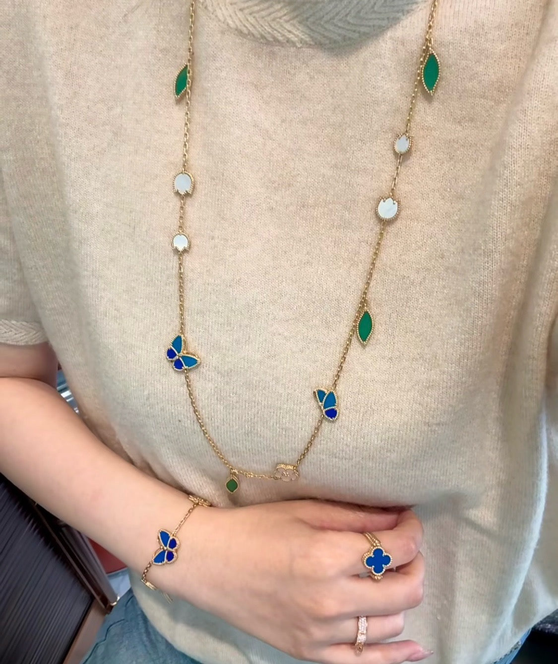[Riva Jewelry]LUCKY SPRING SCHMETTERLING & BLUMEN STATEMENT-HALSKETTE - 15-MOTIV BLUMENDESIGN