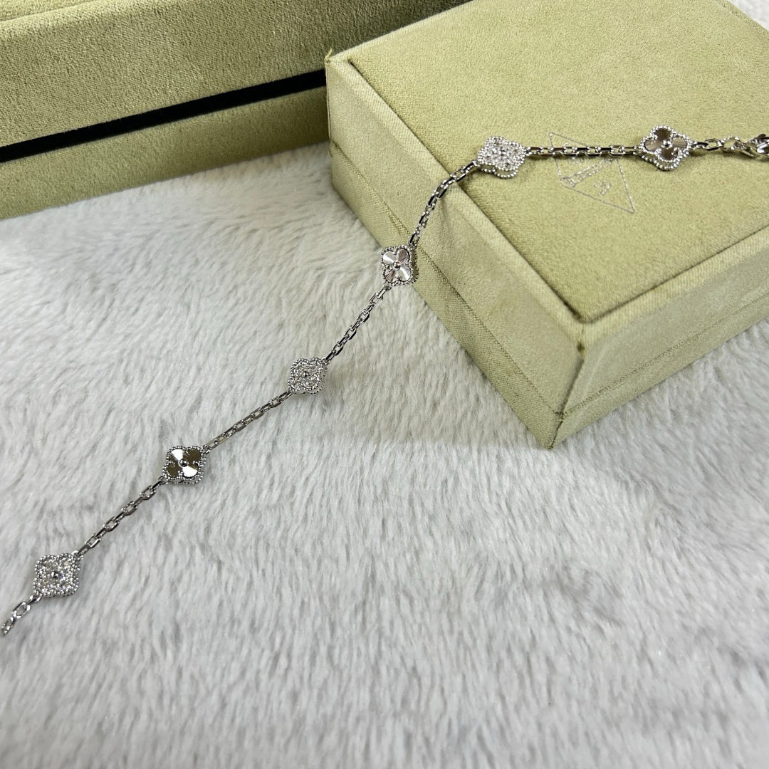 [Riva Jewelry ]CLOVER 6 MOTIF DIAMOND LASER BRACELET