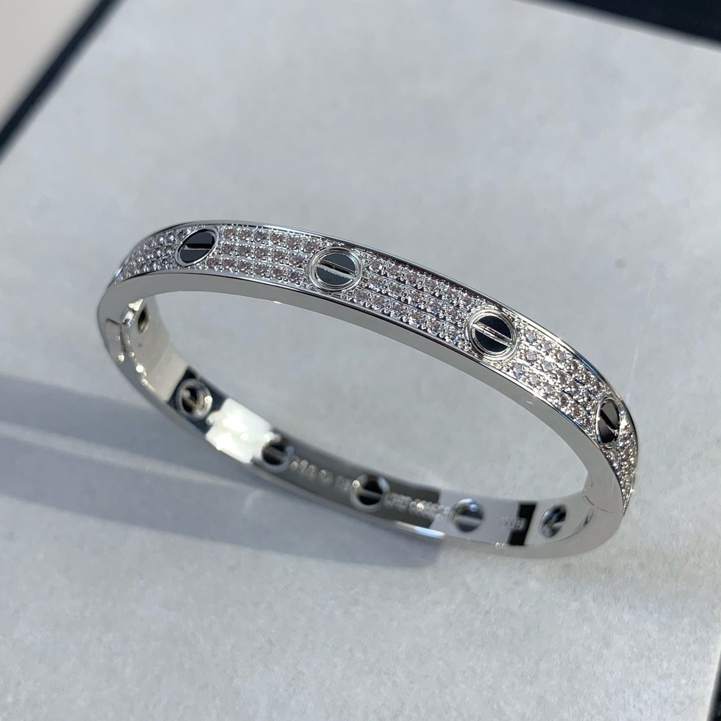 [Riva Jewelry]KLASSISCHER 6,1 MM LOVE BANGLE – DIAMANT PAVÉ & SCHWARZE KERAMIK