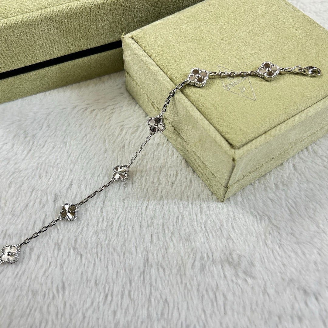 [Riva Jewelry ]CLOVER 6 MOTIF DIAMOND BRACELET