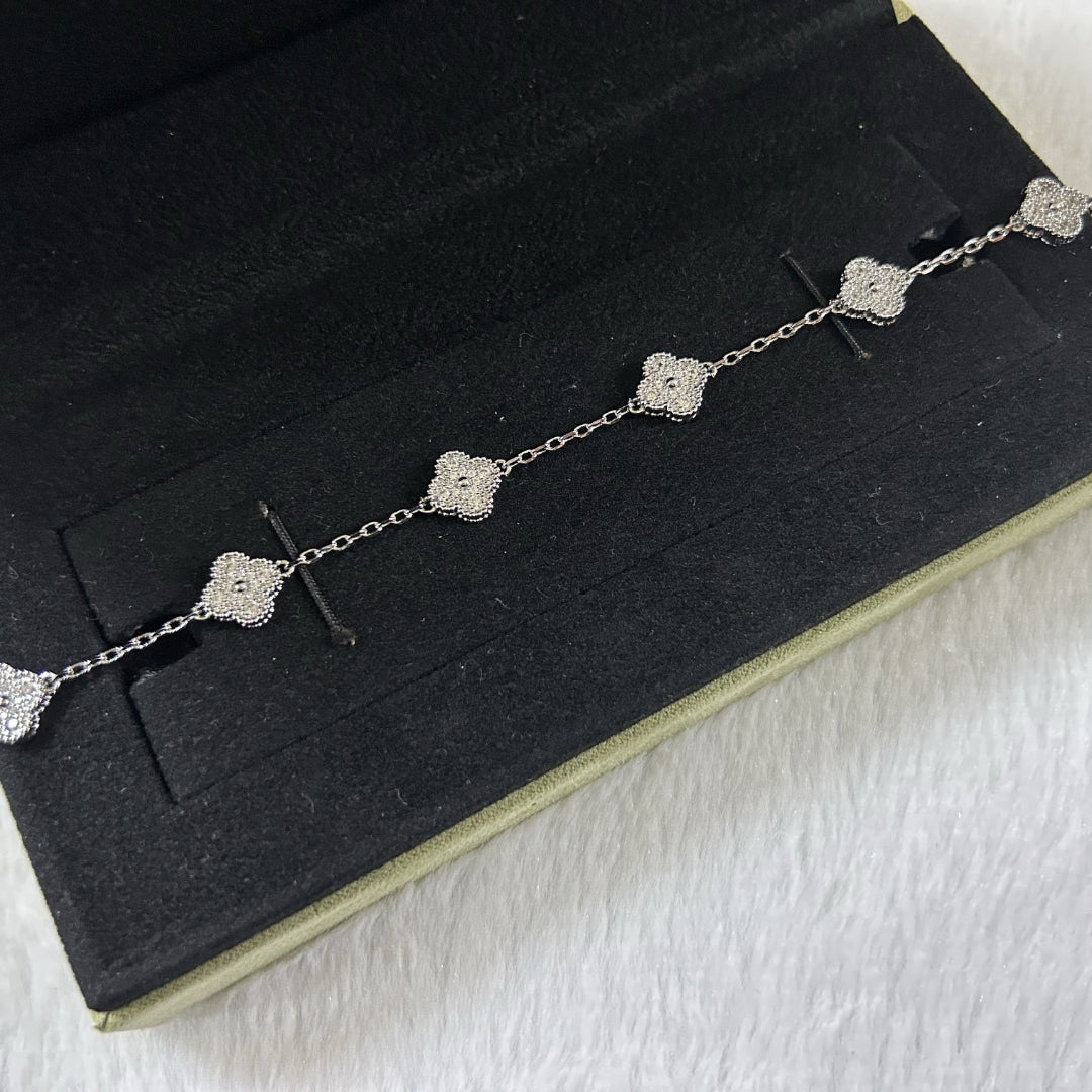 [Riva Jewelry ]CLOVER 6 MOTIF DIAMOND BRACELET