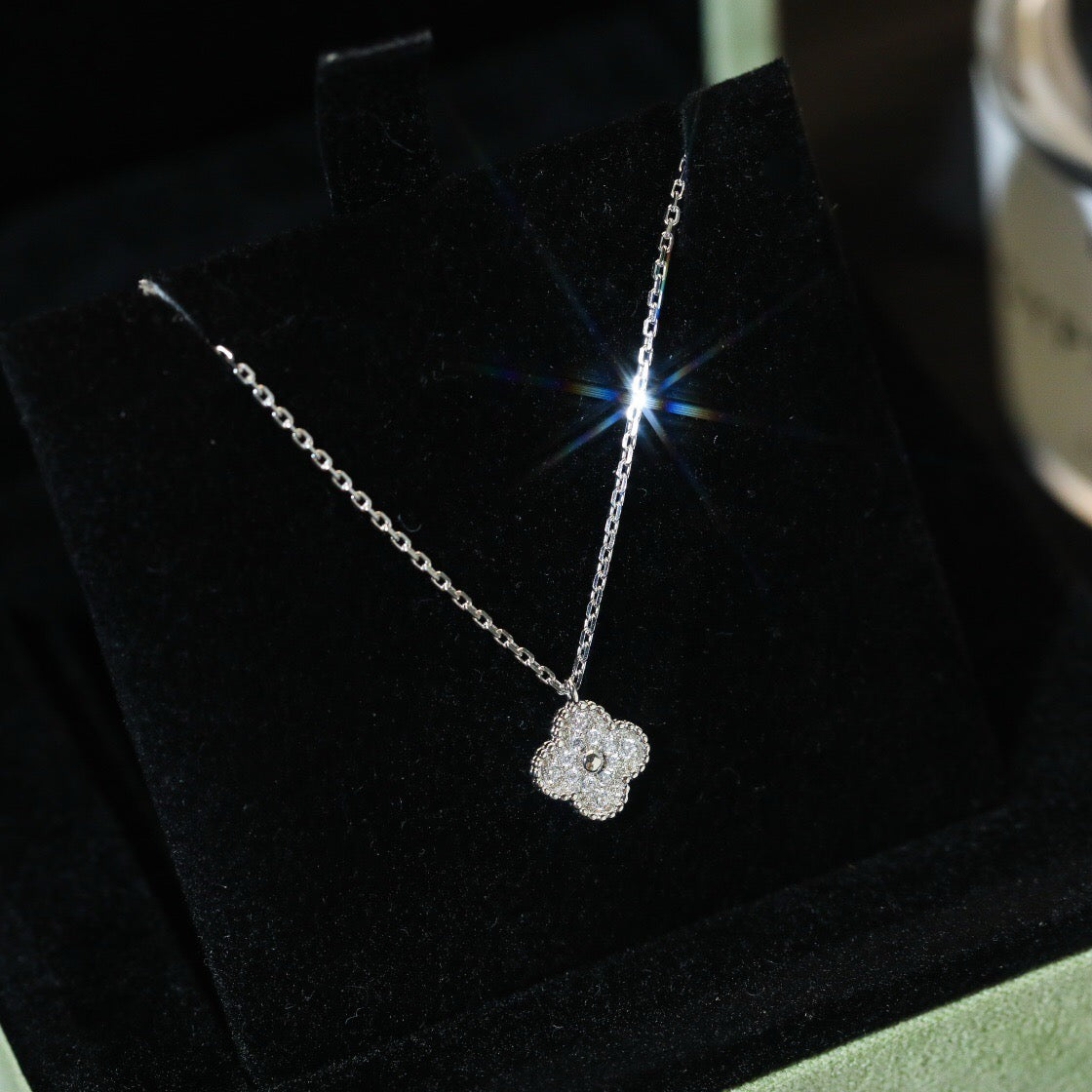[Riva Jewelry ]CLOVER MINI 9.5MM PENDANT DIAMOND NECKLACE