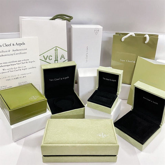 [Riva Jewelry]SCHMUCKSCHATULLE DER MARKE CLOVER