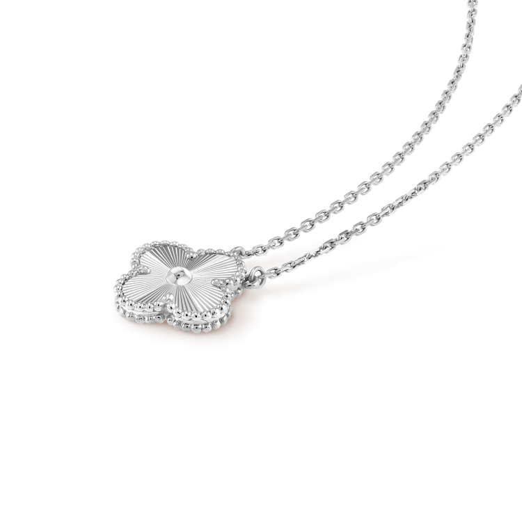 [Riva Jewelry ]CLOVER 15MM LASER NECKLACE SILVER