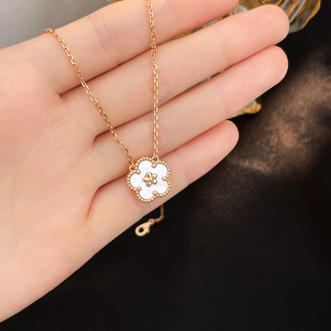 [Riva Jewelry ]LUCKY  WHITE MOP  PLUM BLOSSOM NECKLACE