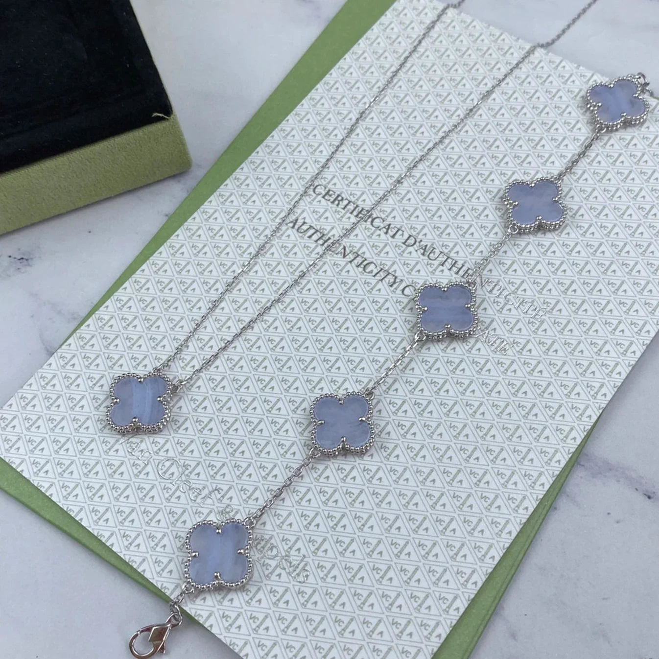 [Riva Jewelry]ラッキー クローバー 5モチーフ ブレスレット - パープルカルセドニー コレクション