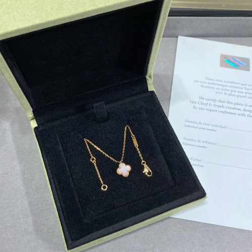 [Riva Jewelry ]CLOVER 9.5MM PINK MOTHER OF PEARL SINGLE FLOWER NECKLACE