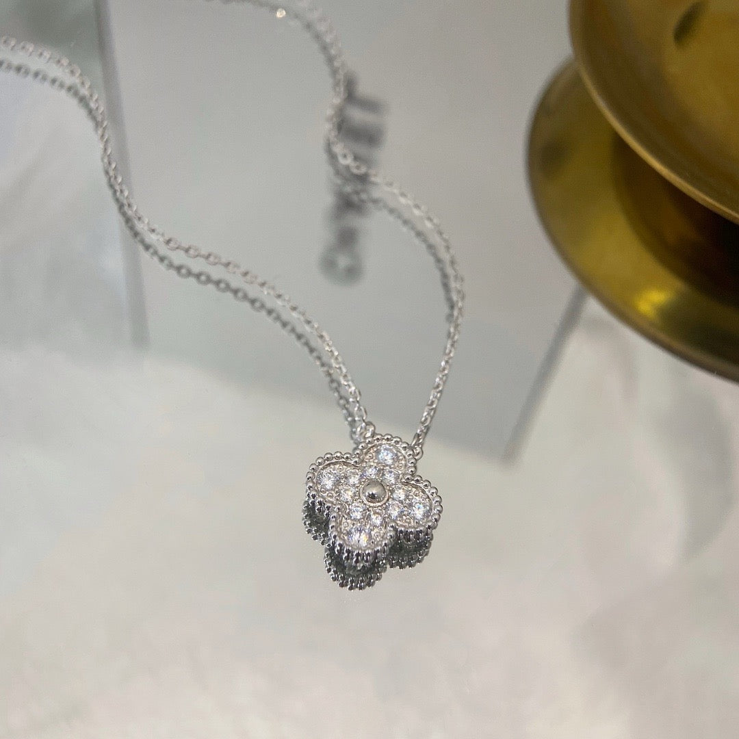 [Riva Jewelry ]CLOVER 15MM DIAMOND SINGLE FLOWER NECKLACE
