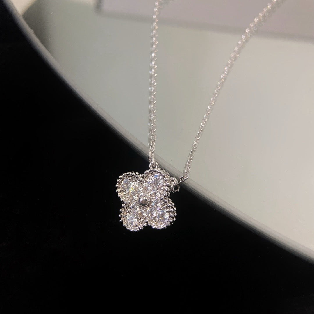 [Riva Jewelry ]CLOVER 15MM DIAMOND SINGLE FLOWER NECKLACE