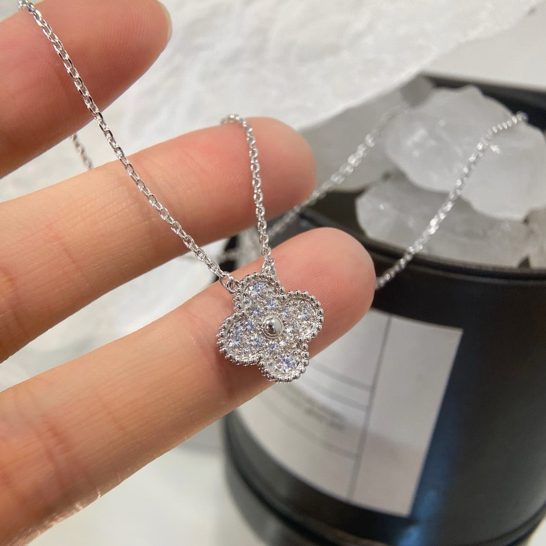 [Riva Jewelry ]CLOVER 15MM DIAMOND SINGLE FLOWER NECKLACE