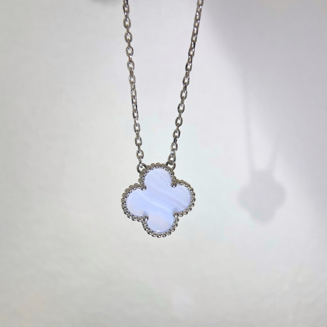 [Riva Jewelry ]CLOVER 15MM BLUE CHALCEDONY NECKLACE SILVER