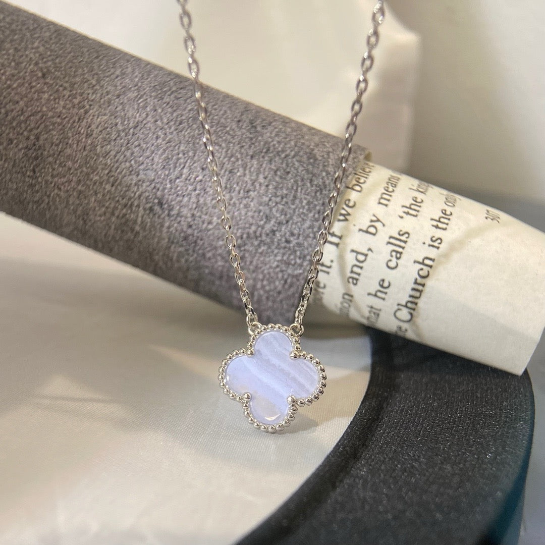[Riva Jewelry ]CLOVER 15MM BLUE CHALCEDONY NECKLACE SILVER